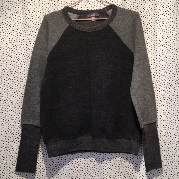 ALO Yoga Tops - Alo yoga M fuzzy fleece sweatshirt crew neck